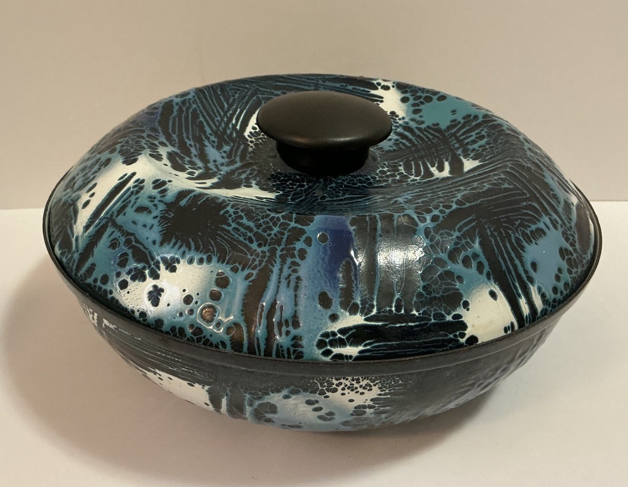 VINTAGE HANOVA OF PASADENA COVERED ENAMELWARE BOWL CASSEROLE BLUE LAVA BRUTALIST VINTAGE HANOVA OF PASADENA COVERED ENAMELWARE BOWL CASSEROLE BLUE LAVA BRUTALIST