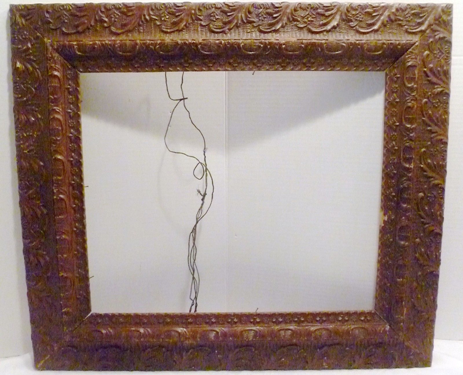 VICTORIAN AESTHETIC Acanthus Leaf WALL ART FRAME Wood & Composition 24"