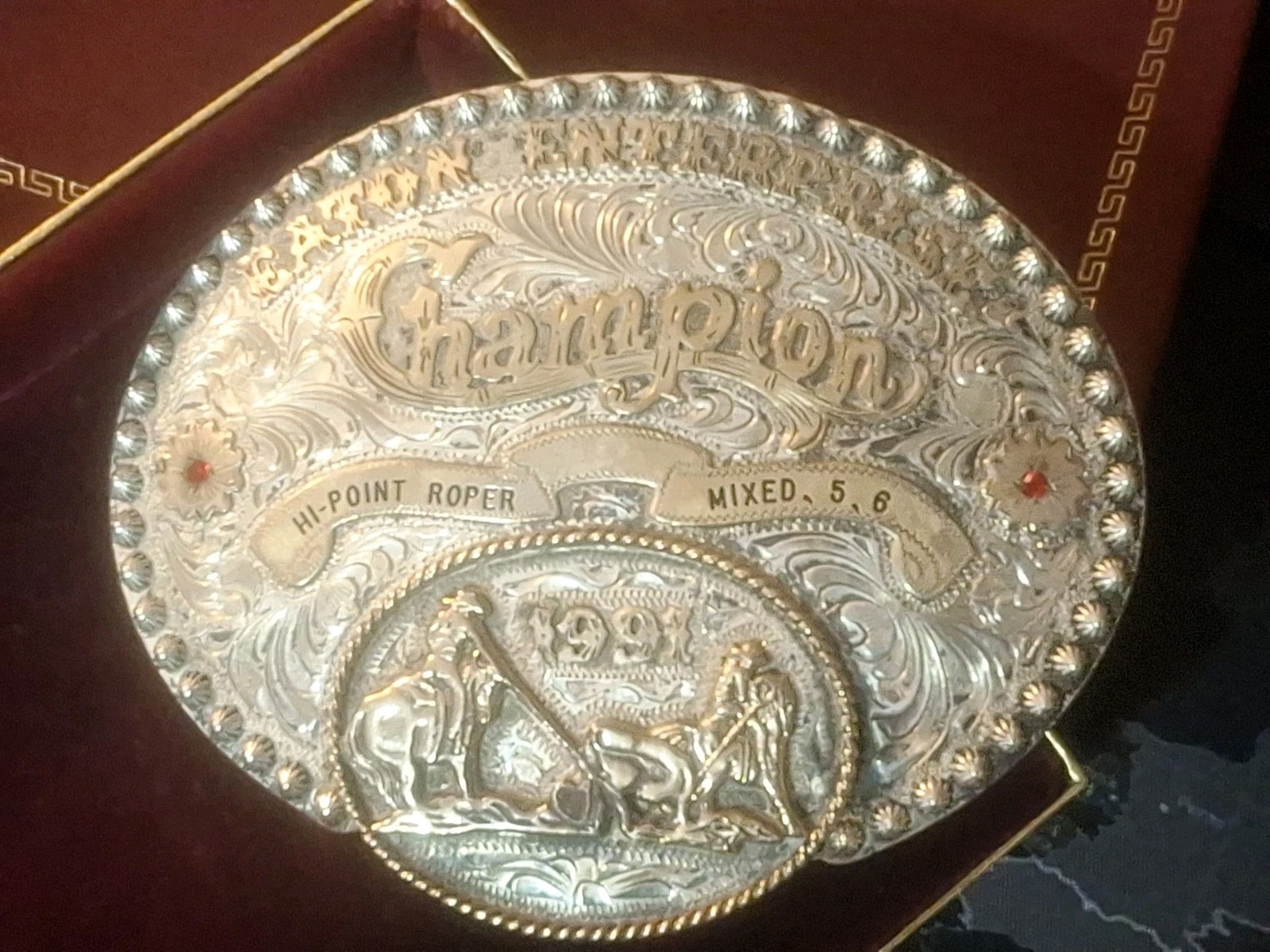 VNTG 1991 RUBEN'S TEAM ROPING CHAMPION TROPHY BUCKLE WESTERN EATON ENTERPRISE VNTG 1991 RUBEN'S TEAM ROPING CHAMPION TROPHY BUCKLE WESTERN EATON ENTERPRISE