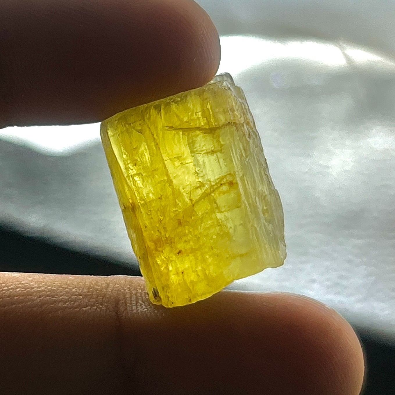 44 Cts Natural Yellow Aquamarine Rough Crystal 20x14mm Golden Beryl. 44 Cts Natural Yellow Aquamarine Rough Crystal 20x14mm Golden Beryl.