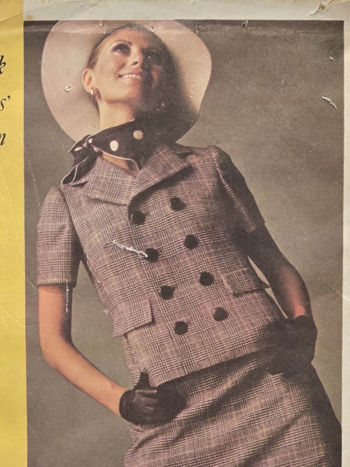 McCall's N/1044, 2 Pc. Suit NY Designers Collection by Laird-Knox ©1968; FF/B34. McCall's N/1044, 2 Pc. Suit NY Designers Collection by Laird-Knox ©1968; FF/B34.