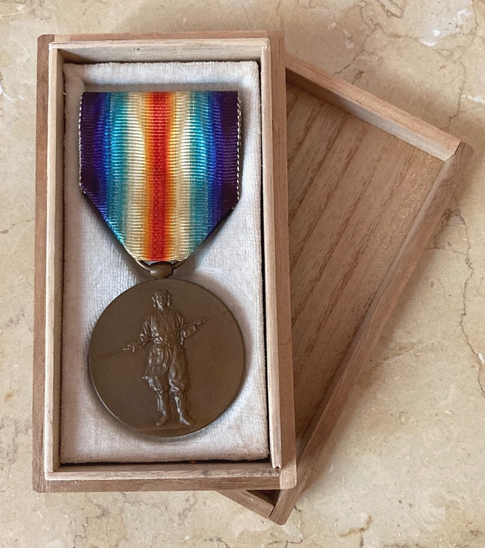 WW1 JAPAN VICTORY MEDAL TOP QUALITY ORIGINAL 1920 AWARD w/ WOOD PRESENTATION BOX WW1 JAPAN VICTORY MEDAL TOP QUALITY ORIGINAL 1920 AWARD w/ WOOD PRESENTATION BOX