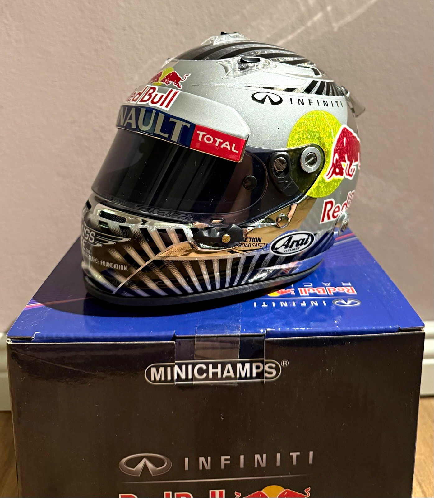Minichamps Vettel 1/2 Helmet Helmet Casque 2012 Brazil F1 Formula 1 Red Bull RB8 Minichamps Vettel 1/2 Helmet Helmet Casque 2012 Brazil F1 Formula 1 Red Bull RB8