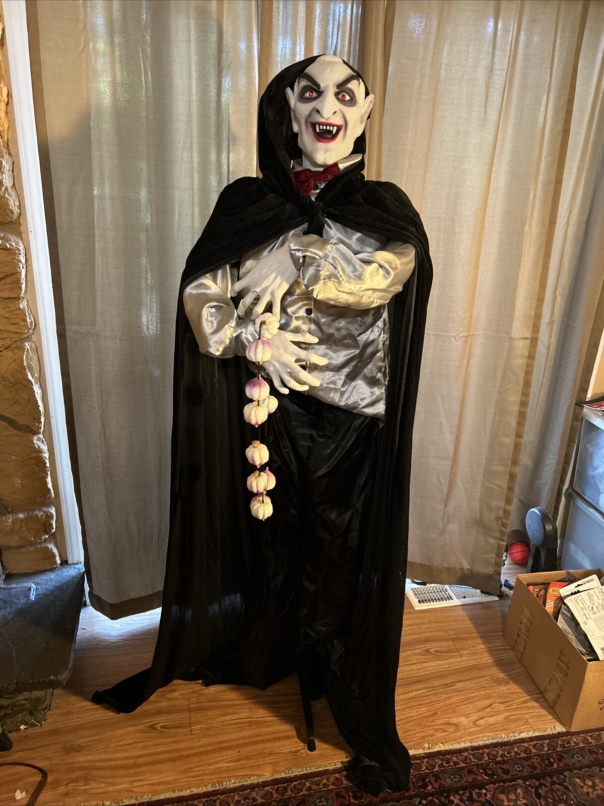 Grandin Road Vincent the Vampire 6 Foot Halloween Animated Figure Lights Up