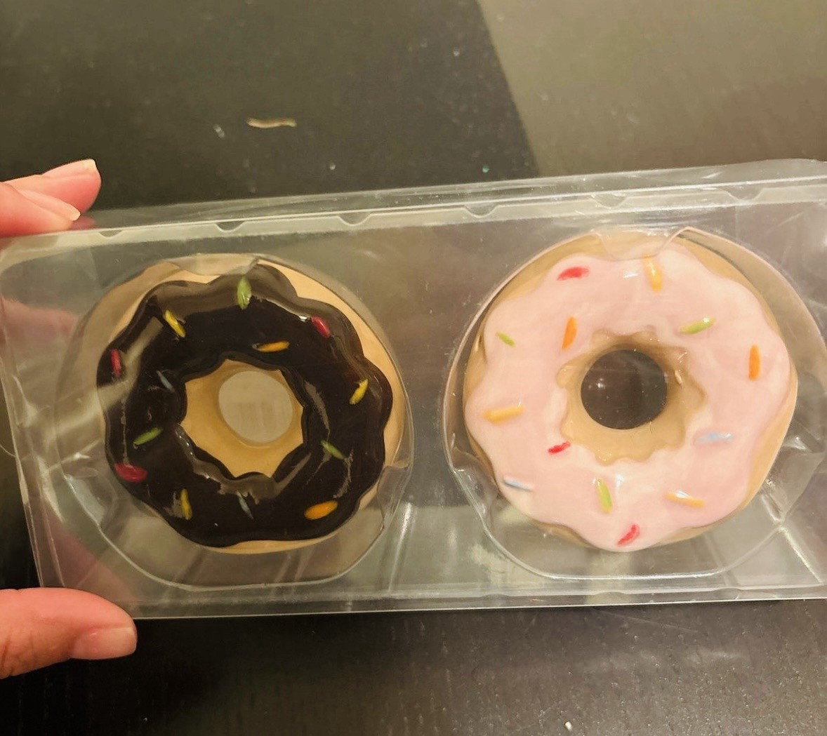 🍩NIB Ceramic Glazed Sprinkled Doughnut Themed Salt & Pepper Shaker Set 🍩NIB Ceramic Glazed Sprinkled Doughnut Themed Salt & Pepper Shaker Set