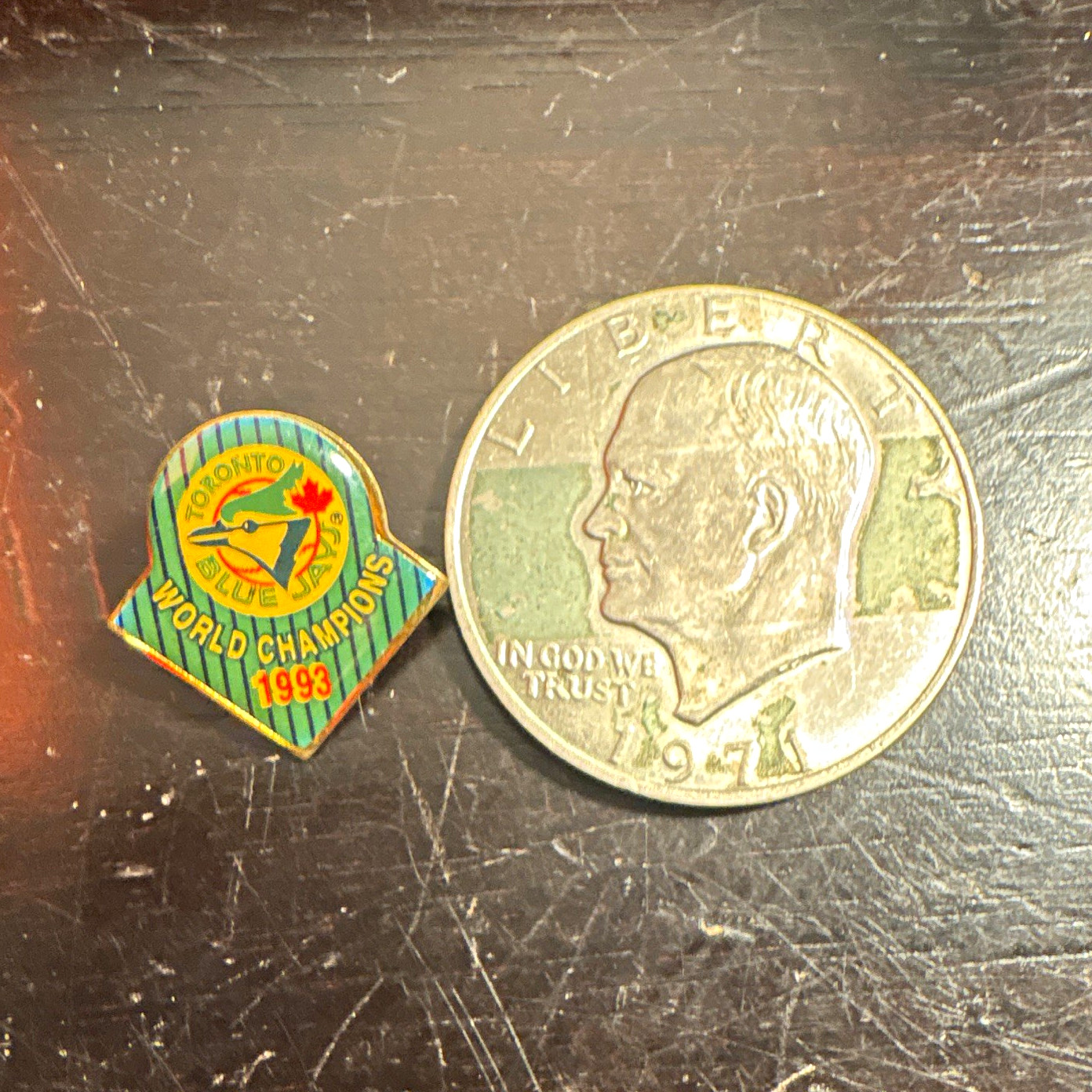 Toronto Blue Jays World Champions 1993 Pinback Lapel Pin - Sport Toronto Blue Jays World Champions 1993 Pinback Lapel Pin - Sport