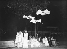 Elegant participants of the Nuit Feerique De Longchamp July 4 1937 Old Photo 1 picture