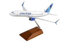 Skymarks SKR5166 United Airlines Boeing 737-800 N37267 Desk 1/130 Model Airplane picture