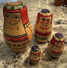 4 VTG Hand painted Mordova Region Russia Russian Folk Art nesting dolls picture