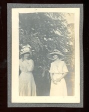 Antique Photo PRETTY EDWARDIAN WOMEN IN OVERSIZED HATS EDWARDIAN FASHION picture
