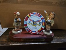 Goebel Hummel Peacekeepers Figurine Set with Plaque picture