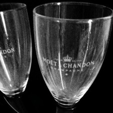 MOET & CHANDON champagne glasses picture
