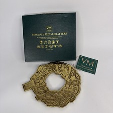 Vintage 1996 Virginia Metalcrafters CHRISTMAS WREATH Trivet Solid Brass 7” w/Box picture