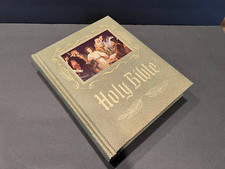 Holy Bible KJV Master Reference Heirloom Family Bible Red Letter Edition EUC picture