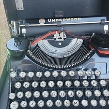 Vintage Underwood Universal Portable Typewriter with Carrying Case TESTED picture
