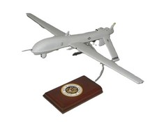 USAF General Atomics MQ-1 Predator Drone + Missiles Desk Top UAV 1/32 SC Model picture
