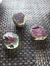 TOP SHELF VERY RARE RUBY CRYSTALS w/MAVINITE GREEN MICA ONLY FIND IN GALLERIES picture