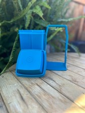 Tupperware Pick A Deli Pickle Keeper 8Cups/2Q Strainer BLUE NEW picture