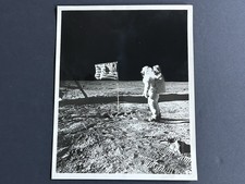 1969 NASA Apollo 11 Edwin “Buzz” Aldrin, Jr., U. S. Flag on Moon Press Photo picture