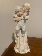Vintage Lladro 8019 - Going To Bed in Excellent Condition picture