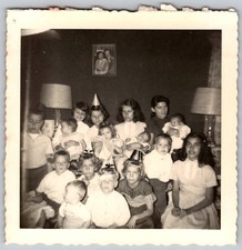 Vtg B&W Snapshot Large Group Children Babies Party Hats Birthday Gathering 1950s picture