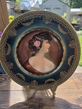 ANTIQUE HAND PAINTED ROYAL VIENNA GOLD PORTRAIT CABINET PLATE SIGNED w/beehive picture