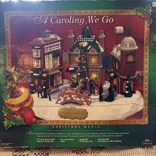 1998 Trendmasters Inc. “A Caroling We Go” Christmas Musical Village Animated picture