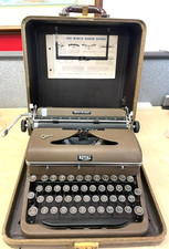 Vintage Royal Quiet Deluxe Typewriter with Key, Case & Manual Working Condition picture