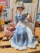 Vtg AVON 1992 Albee Award President's Club Fine Porcelain Figurine picture