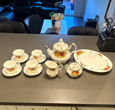 Royal Albert Old Country Roses Holiday 14pc Tea Set Teapot 4 Cups Saucers picture