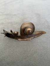 Bronze figurine of a snail with its baby picture
