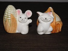 VINTAGE SALT & PEPPER SHAKERS 2 1/2