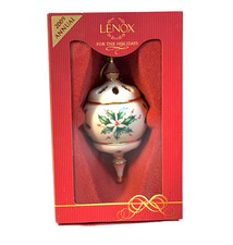 LENOX 2009 Annual Holiday Porcelain Pierced Christmas Ornament w Box picture