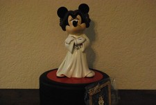 2011 Disney Star Wars Minnie Mouse Figurine with Pin - Princess Leia picture