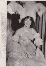1974 Press Photo Stripper and Burlesque Dancer Fanne Foxe Performs in Boston picture