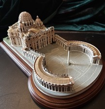 Danbury Mint The Vatican St. Peter's Basilica Model Sculpture With Wood Base picture