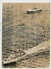 1959 Press Photo American Refugee Ship S.S. Iroquois With Escort U.S.S. Davis picture