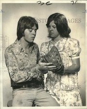 1974 Press Photo Bruce and Susan Ensminger, brother and sister baseball catcher picture