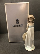 Lladro 8114 Natural Beauty Porcelain Figurine Original Box & Cushioning-Retired picture