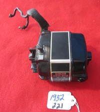 1952 VINTAGE SINGER 221 FEATHERWEIGHT SEWING MACHINE MOTOR, & SCREW 3-120 picture