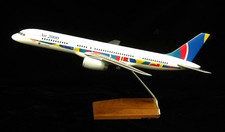 RARE, VINTAGE 1987 PACMIN AIR 2000 AIRLINES BOEING 757-200 DESK MODEL 1:100 picture