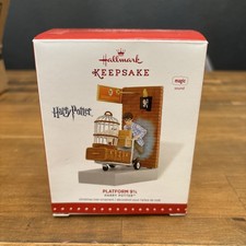 2015 Hallmark Keepsake Magic Ornament Harry Potter Platform 9 3/4 w/ Box picture