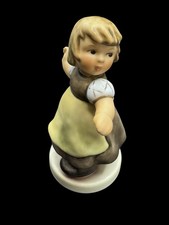 Goebel Hummel Club Figurine Liesl's Spring Walk 921B TMK-8 Germany picture