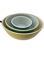 Vintage 1940s RARE PYREX Primary Nesting Mixing Bowls Set of 3 Not Numbered picture