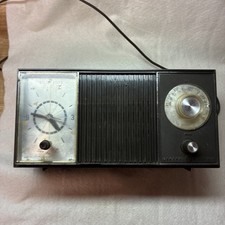 vintage clock/radio G.E. solid state , black color picture