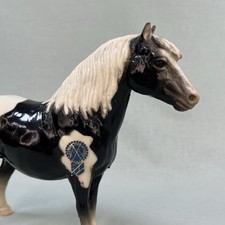 Vintage Breyer Horse Glossy Black Pinto Shetland Pony Small Blue Ribbon Sticker picture