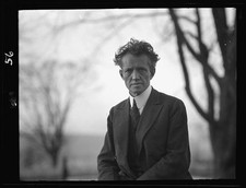 Photo:Portrait photograph of Arnold Genthe taken outdoors picture