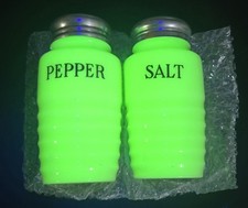 1950s Vintage Jadeite Glass Jeanette S/P Shakers Uranium Glass UV Glow Green picture