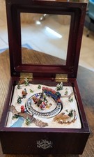 2006 Innovage Animated Christmas Train Music Box Wooden Diorama Holiday Decor picture