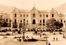 c1946 RPPC Palacio De Gobierno LIMA Peru Classic Cars & People VINTAGE Postcard picture
